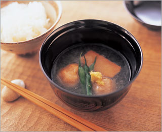 【完成写真】れんこんとえびの揚げ団子と、あわ麩(ふ)のあったかみぞれ椀