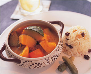 【完成写真】夏野菜のヘルシーカレー &ナッツと干しぶどう入りピラフ